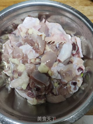 干煸鸡块的做法步骤：1