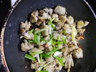干煸鸡块的做法步骤：7