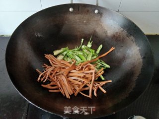 青椒炒香干的做法步骤：3