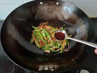 青椒炒香干的做法步骤：4