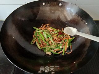青椒炒香干的做法步骤：5