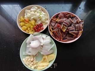 泡椒鳝鱼的做法步骤：1
