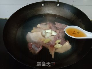 土豆烧番鸭的做法步骤：2
