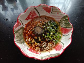 酸汤鲜肉馄饨的做法步骤：4