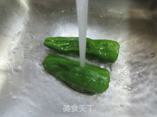 皱皮椒炒鲍鱼的做法步骤：2