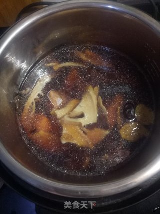 笋干排骨汤的做法步骤：3