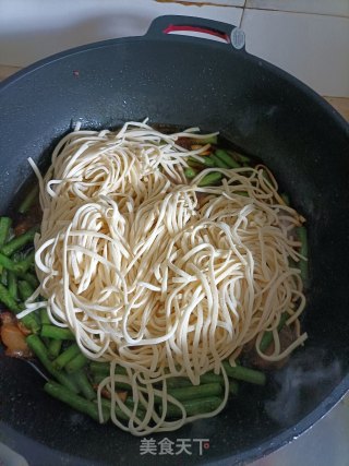 豆角焖面的做法步骤：6