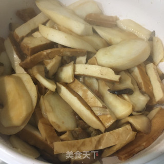 五花肉炒黄瓜杏鲍菇的做法步骤：5