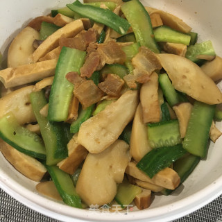 五花肉炒黄瓜杏鲍菇的做法步骤：7