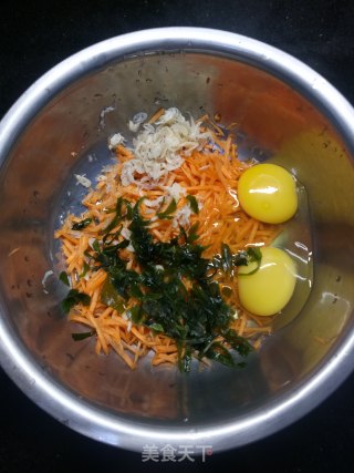 裙带菜鸡蛋饼的做法步骤：2
