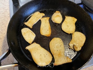 鸡腿菇煎鸡块的做法步骤：4