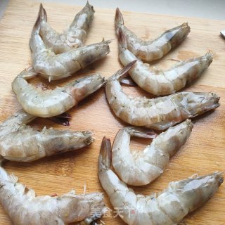 芹菜香辣虾的做法步骤：2
