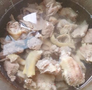 墨鱼老鸭汤的做法步骤：5