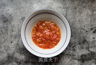 蒜蓉辣酱炒尖椒的做法步骤：2