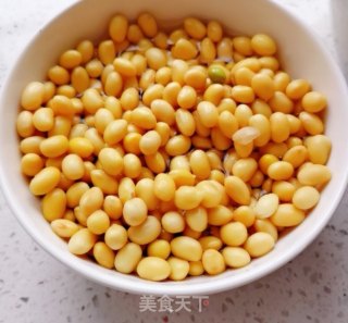 黄豆排骨汤的做法步骤：2