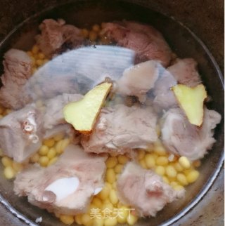 黄豆排骨汤的做法步骤：5