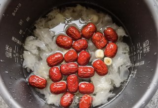 红枣莲子银耳汤的做法步骤：7