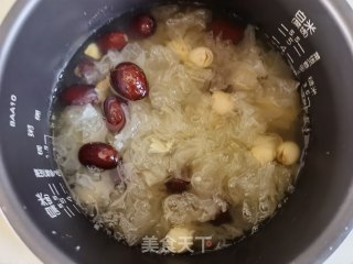 红枣莲子银耳汤的做法步骤：9