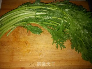 蒜蓉茼蒿的做法步骤：1