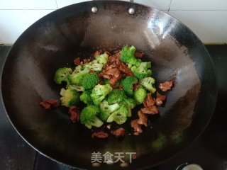 西兰花炒牛肉的做法步骤：8