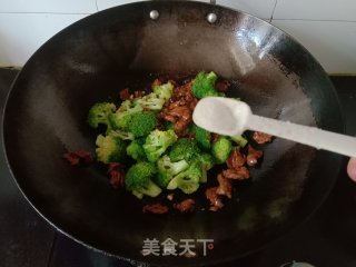 西兰花炒牛肉的做法步骤：9