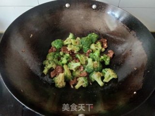 西兰花炒牛肉的做法步骤：10