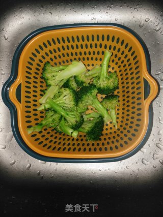 虾仁炒西兰花的做法步骤：5