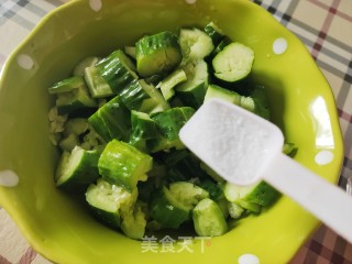 凉拌黄瓜的做法步骤：2