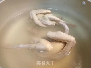 秋季第一大补汤～鸽子鲍鱼汤的做法步骤：3