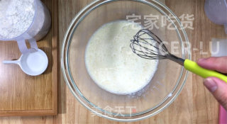 香煎小面包，制作简单，奶香味十足，一口一个，孩子超爱吃。的做法步骤：2