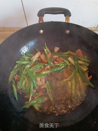 青椒炒腊肉的做法步骤：3