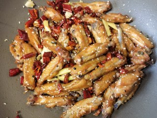 辣子鸡翅的做法步骤：21