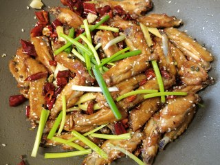 辣子鸡翅的做法步骤：22