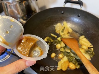 酸汤汆五花肉的做法步骤：3