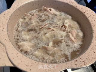 酸汤汆五花肉的做法步骤：5