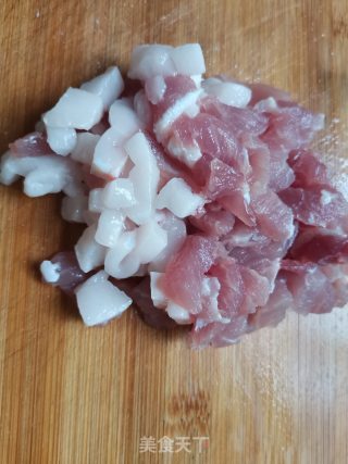 莲藕蒸肉饼的做法步骤：1