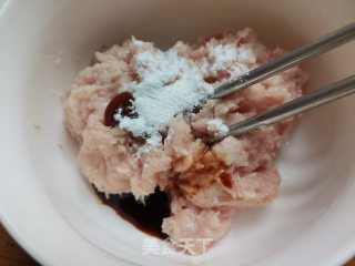 莲藕蒸肉饼的做法步骤：2