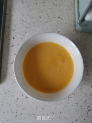 蟹味菇虾仁炒蛋的做法步骤：4