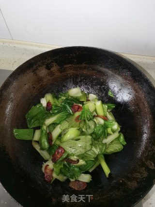 香肠炒油菜的做法步骤：5