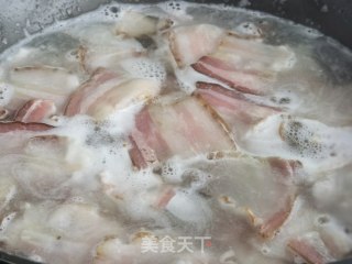 笋干炒腊肉的做法步骤：2