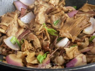 笋干炒腊肉的做法步骤：6