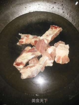 萝卜排骨汤的做法步骤：1