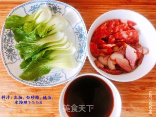腊味煲仔饭（电饭锅版）的做法步骤：1