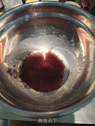 红丝绒香缇奶油蛋糕卷的做法步骤：2