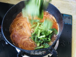 快手牛肉酱番茄酱汤面的做法步骤：5
