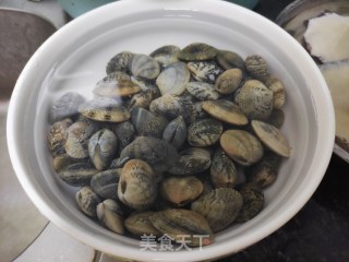 紫苏炒蚬的做法步骤：1