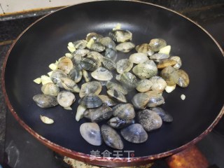 紫苏炒蚬的做法步骤：2