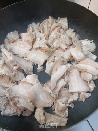 香辣五花肉的做法步骤：1
