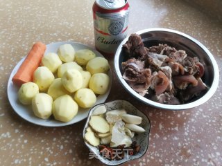 羊肉炖土豆的做法步骤：1