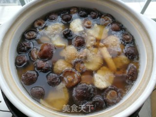 海参菌菇炖鸡汤的做法步骤：7